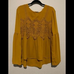 •Beautiful lace detail Blouse•
